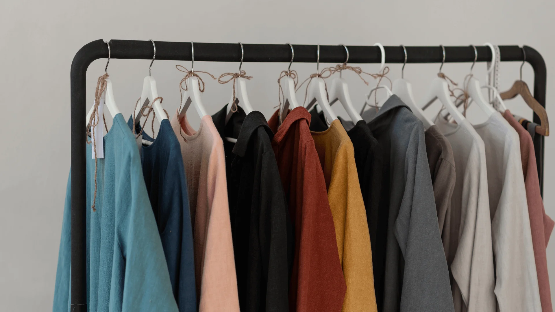 Lire la suite à propos de l’article L&rsquo;industrie textile : entre fast fashion et mode écoresponsable