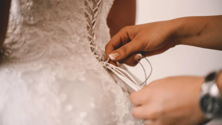 Essayage d'une robe de mariée